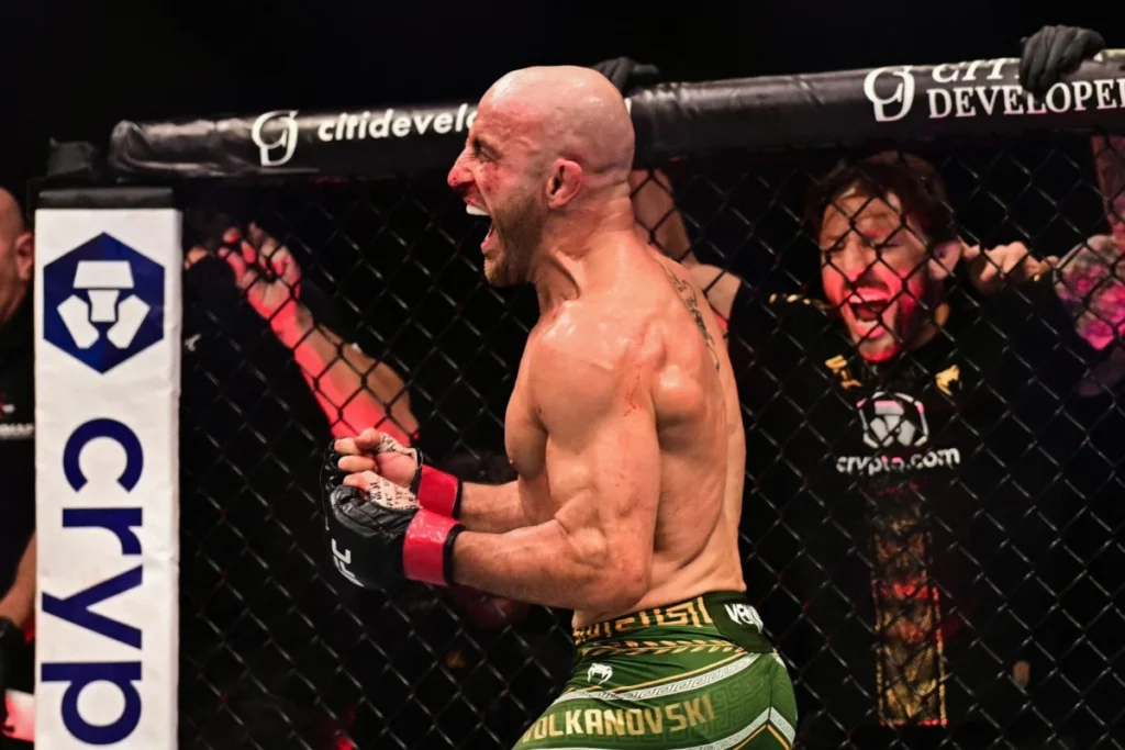 Alexander Volkanovski Extends Featherweight Reign with Historic Knockout at UFC 333
